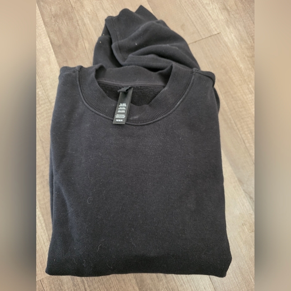 SKIMS cropped Black Crewneck Sweater Sweatshirt Cotton M Nwot Loungewear Y2K - Picture 7 of 15